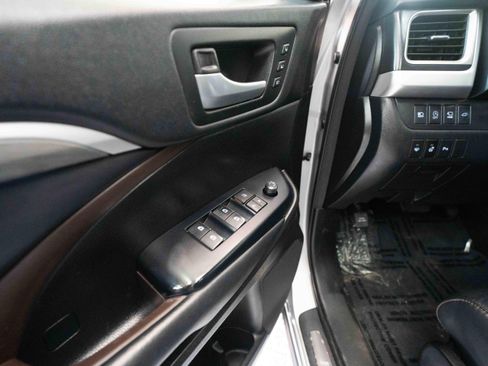 Used 2018 Toyota Highlander Limited Platinum w/ Carpet Mat Package (TMS) AWD/4WD image 7