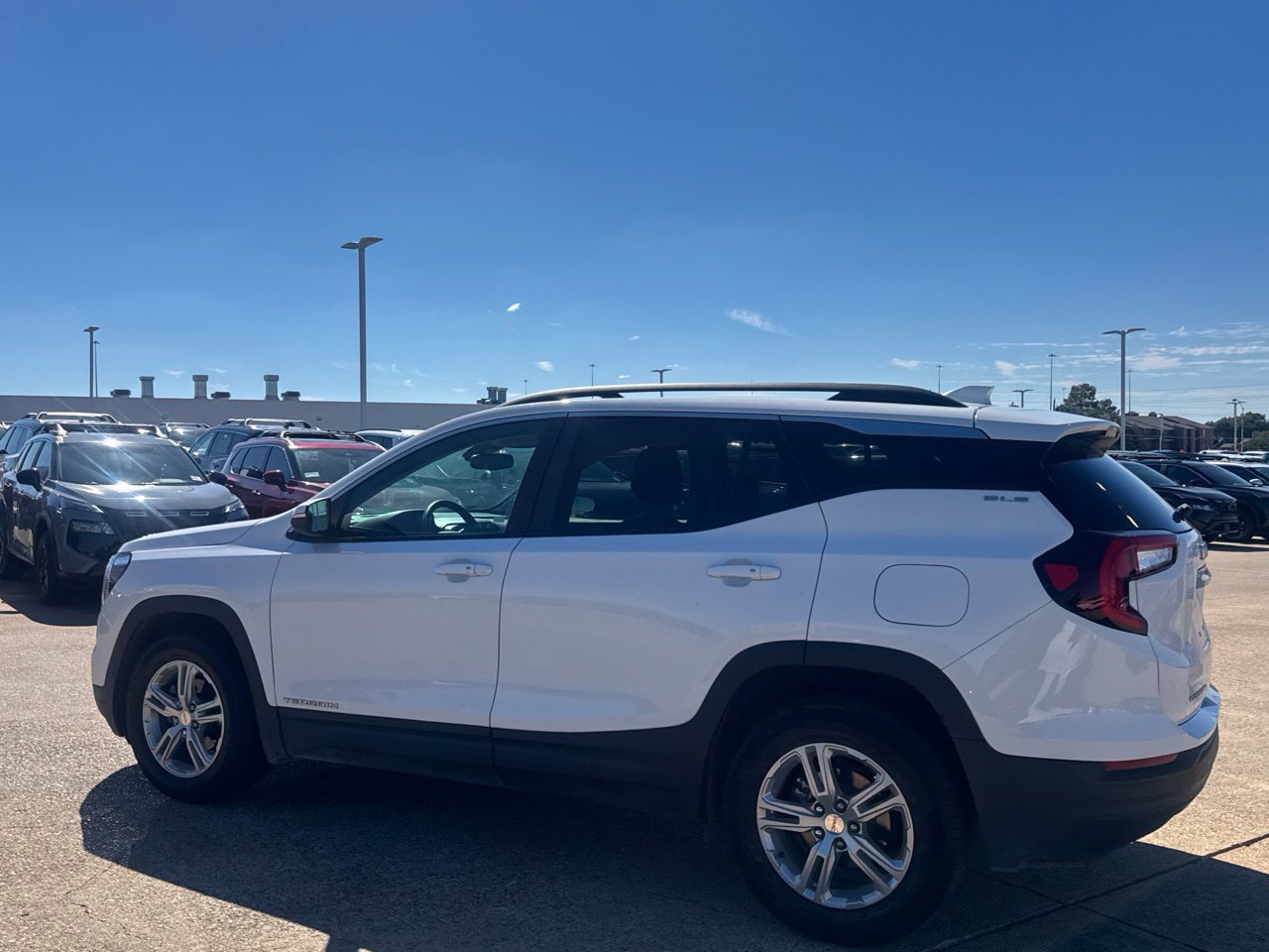 Used 2022 GMC Terrain SLE w/ Driver Convenience Package FWD image 14
