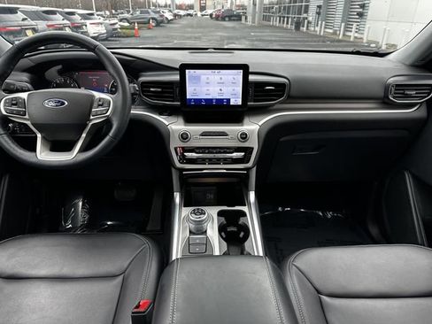 Certified 2022 Ford Explorer XLT w/ Equipment Group 202A image 15