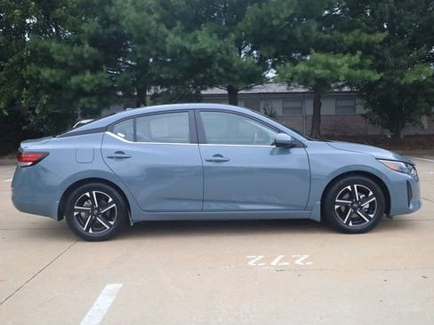 Used 2024 Nissan Sentra SV FWD image 5