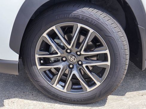 New 2026 Toyota Corolla Cross XLE w/ Convenience Package FWD image 21