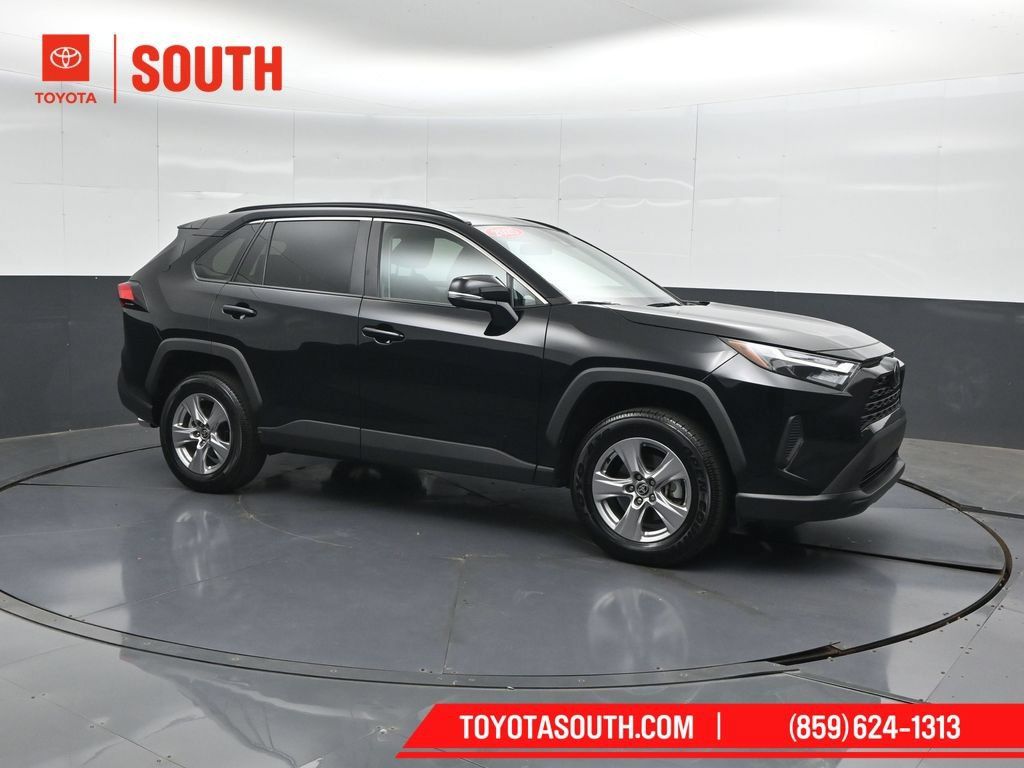 Used 2025 Toyota RAV4 XLE AWD/4WD image 1