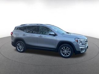 Used 2024 GMC Terrain SLT video 2