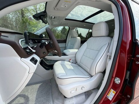 New 2026 Buick Enclave Avenir w/ Super Cruise Package FWD image 5