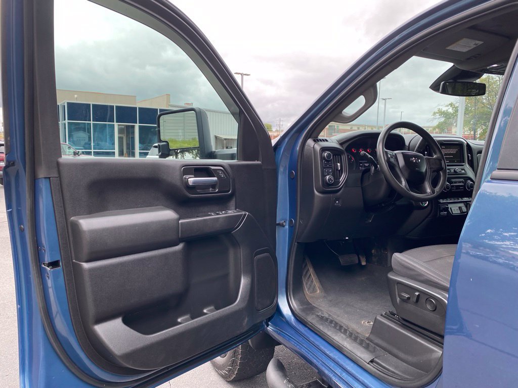 Used 2025 Chevrolet Silverado 2500 Custom w/ Custom Value Package AWD/4WD image 9
