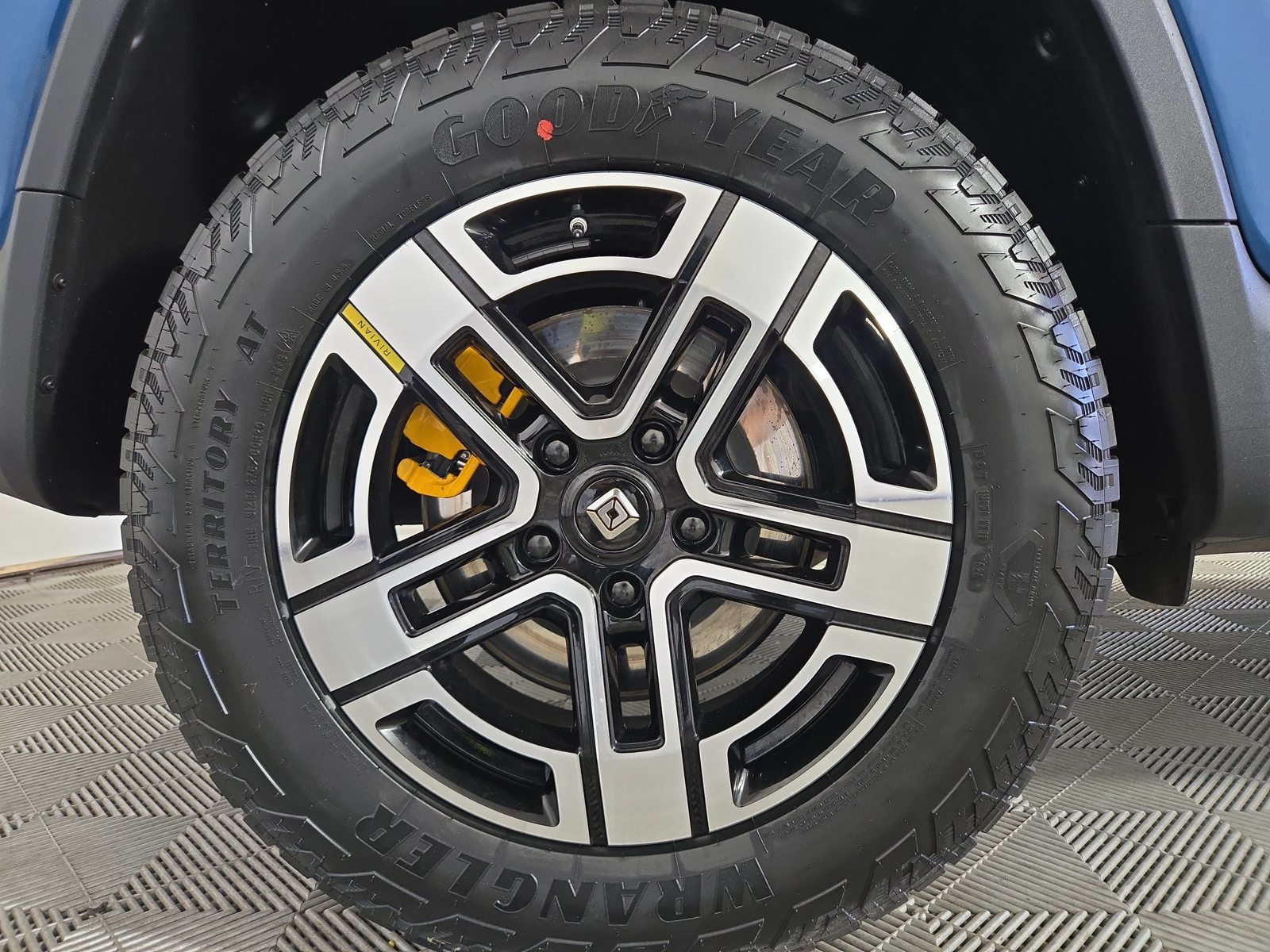 Used 2022 Rivian R1T Adventure AWD/4WD image 12