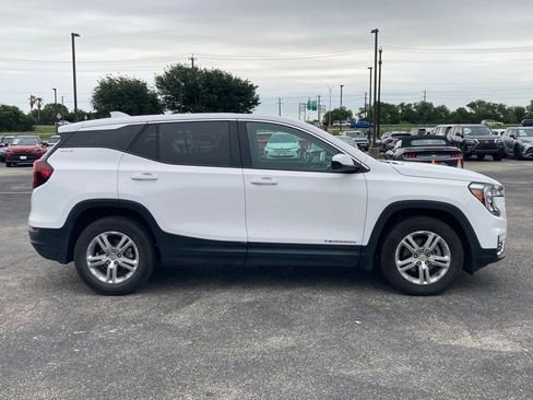 Used 2024 GMC Terrain SLE FWD image 4