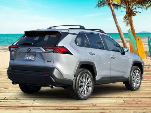 Used 2023 Toyota RAV4 XLE Premium image 6