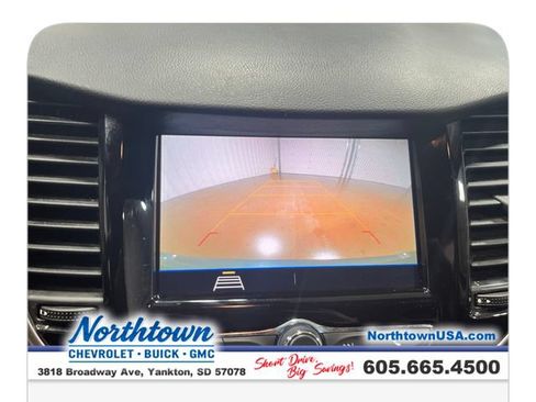 Used 2022 Chevrolet Trax LT w/ LT Convenience Package AWD/4WD image 26