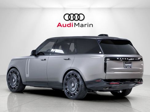 Used 2023 Land Rover Range Rover SE AWD/4WD image 3