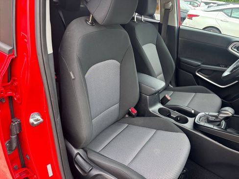Used 2025 Kia Soul LX w/ LX Technology Package FWD image 34