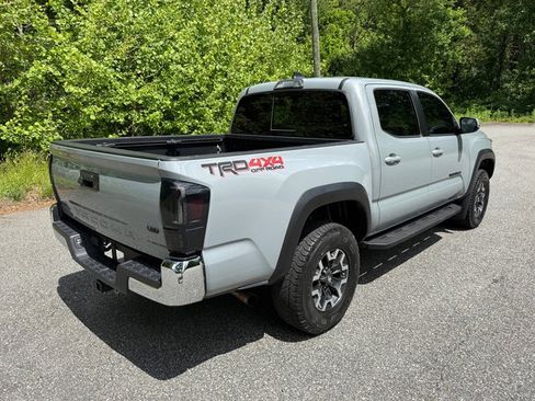 Used 2019 Toyota Tacoma TRD Off-Road AWD/4WD image 6