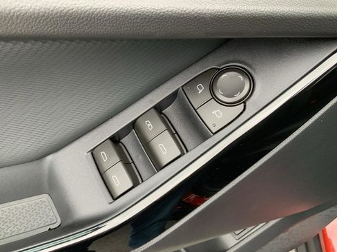 New 2026 Chevrolet Equinox LT w/ Convenience Package II FWD image 24