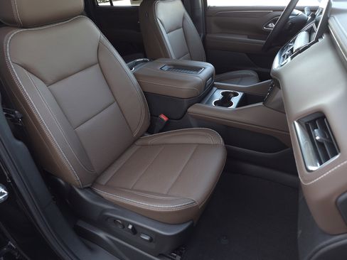 Used 2024 Chevrolet Suburban High Country w/ Advanced Technology Package image 48