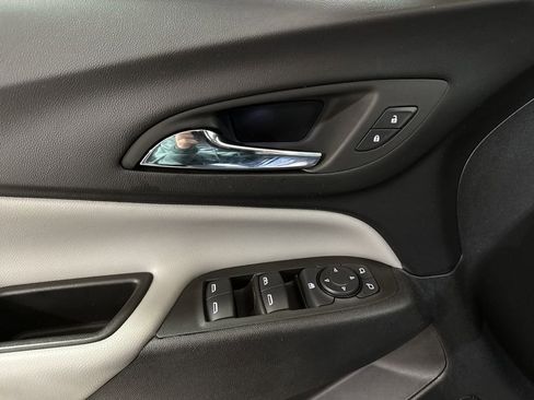 Used 2024 Chevrolet Equinox LS image 20