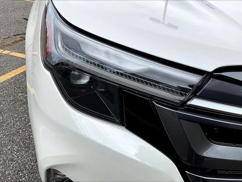 Used 2025 Subaru Forester Limited image 32