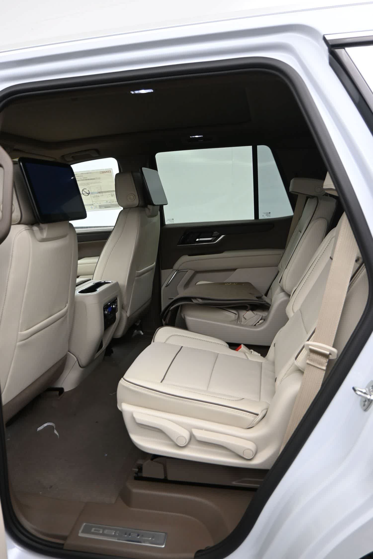 New 2027 GMC Yukon Denali w/ Denali Reserve Package AWD/4WD image 14