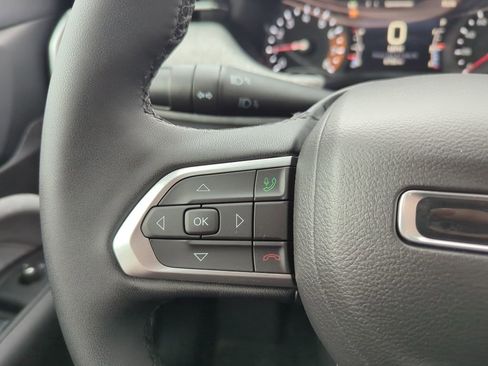 Used 2024 Jeep Compass Latitude image 25