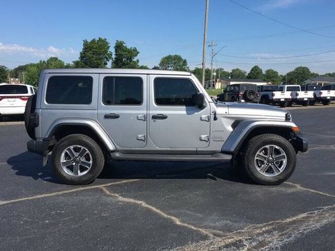 Used 2019 Jeep Wrangler Unlimited Sahara AWD/4WD image 2