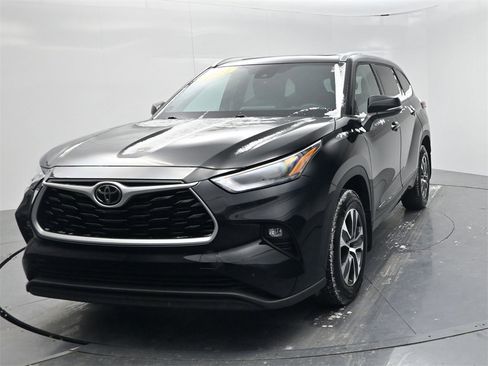 Used 2022 Toyota Highlander XLE image 5