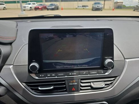 Used 2024 Nissan Altima 2.5 SR FWD image 9