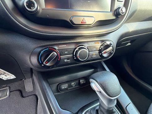 Used 2023 Kia Soul LX w/ LX Technology Package image 14