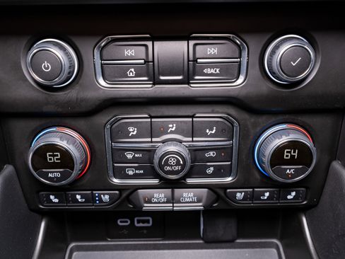 Used 2024 Chevrolet Tahoe High Country w/ Advanced Technology Package AWD/4WD image 22