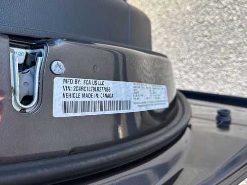 Used 2020 Chrysler Pacifica Touring-L w/ S Appearance Package image 36