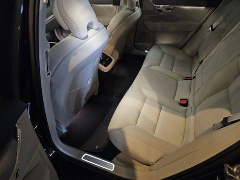 Certified 2025 Volvo V90 B6 Cross Country Plus image 13