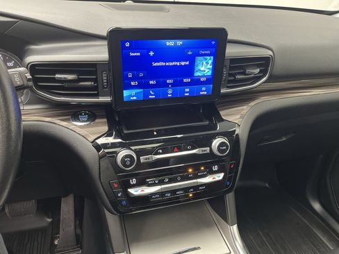 Used 2021 Ford Explorer Limited w/ Equipment Group 301A AWD/4WD image 21