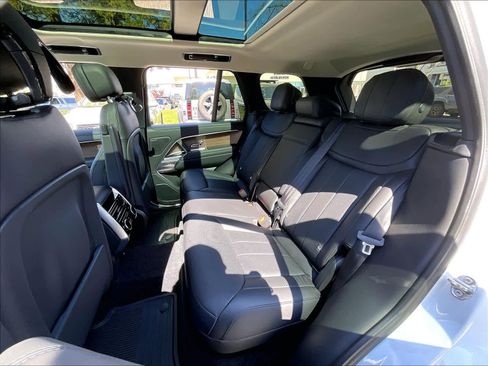 New 2026 Land Rover Range Rover SE image 12