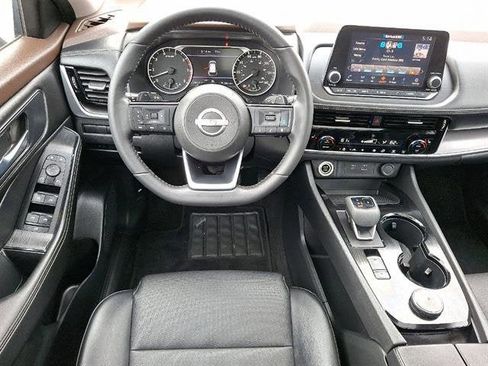 Certified 2022 Nissan Rogue SV w/ SV Premium Package AWD/4WD image 13