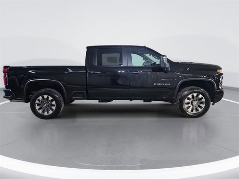 Used 2024 Chevrolet Silverado 2500 Custom w/ Custom Value Package image 2