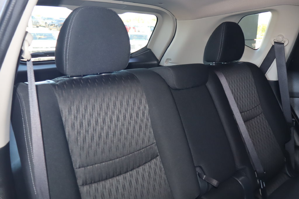 Used 2017 Nissan Rogue SV FWD image 38