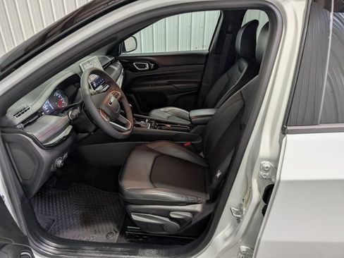 Used 2025 Jeep Compass Trailhawk AWD/4WD image 14