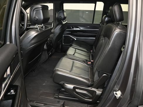Used 2024 Jeep Wagoneer 4WD w/ Premium Group I image 17