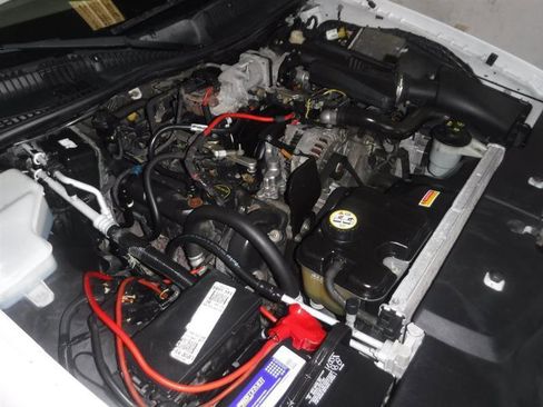 Used 2008 Lincoln Town Car Signature Limited image 22