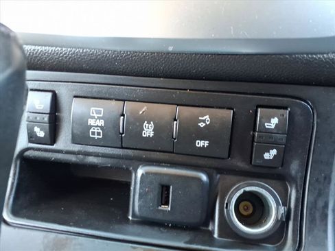 Used 2016 GMC Acadia SLE image 29