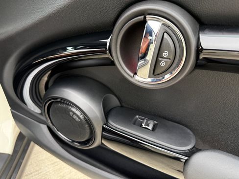 Used 2016 MINI Cooper S image 24