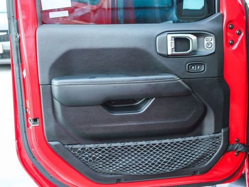 Used 2021 Jeep Wrangler Unlimited Sahara image 22