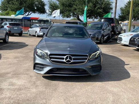Used 2017 Mercedes-Benz E 300 4MATIC image 2