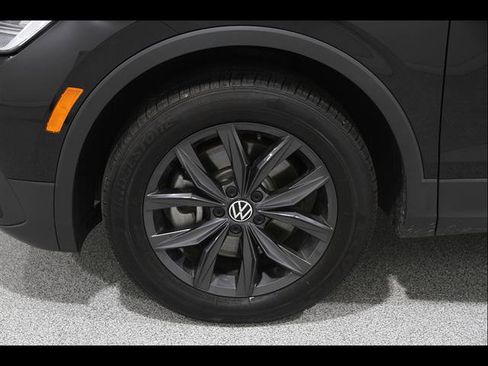 Certified 2024 Volkswagen Tiguan SE AWD/4WD image 23