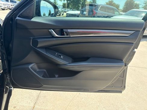 Used 2018 Honda Accord Sport image 9