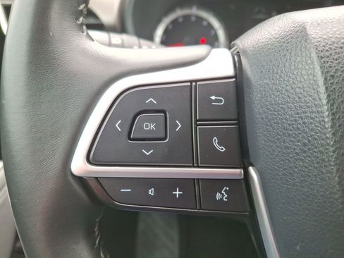 Used 2022 Toyota Highlander LE AWD/4WD image 13