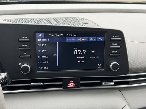 Used 2022 Hyundai Elantra SE image 21