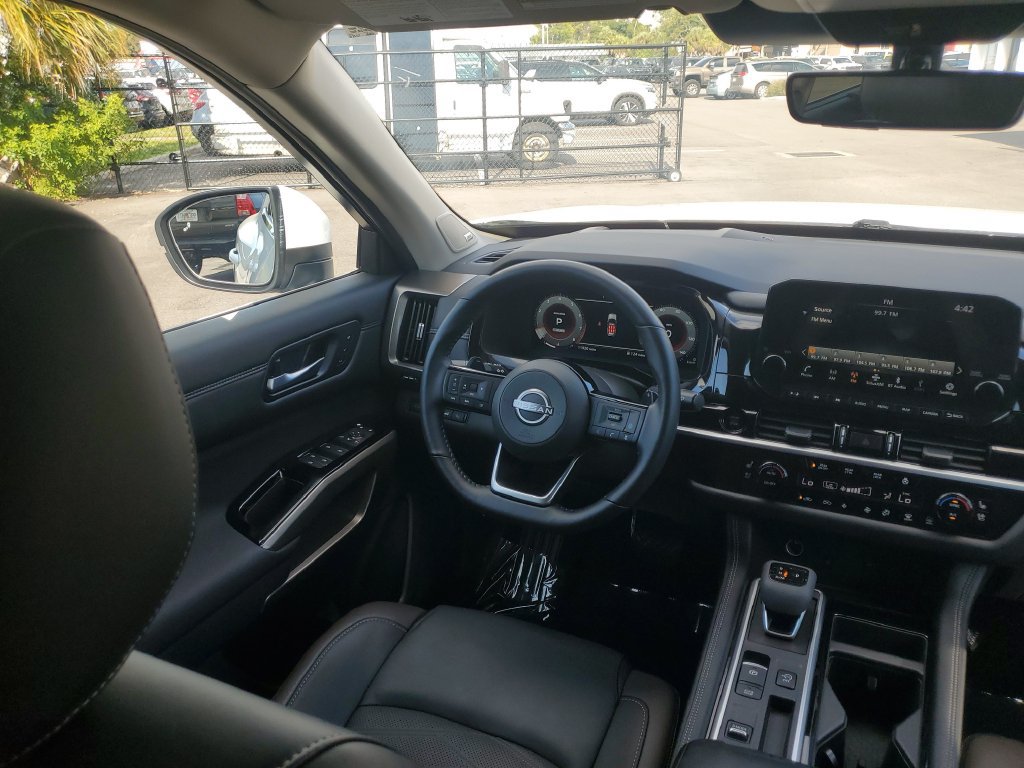 Certified 2025 Nissan Pathfinder Platinum w/ Cargo Package FWD image 23