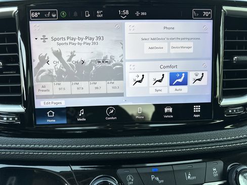 Used 2024 Chrysler Pacifica Touring-L image 28