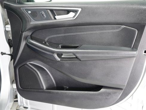 Used 2019 Ford Edge Titanium FWD image 40