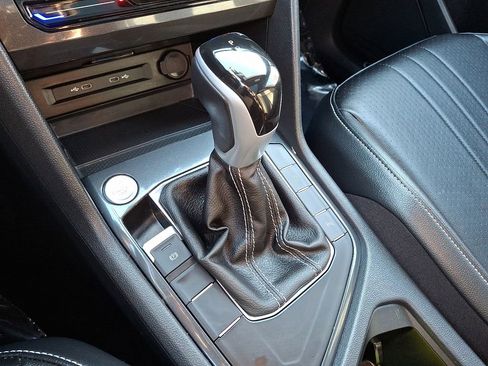 Used 2024 Volkswagen Tiguan SE R-Line image 16