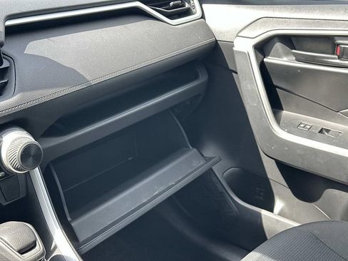 Used 2020 Toyota RAV4 LE FWD image 32